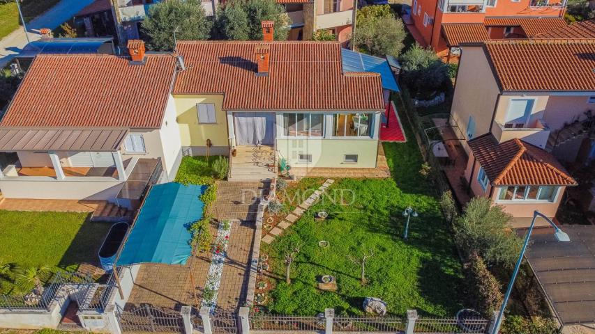 Poreč, okolica, predivna dvojna kuća s pogledom na more!