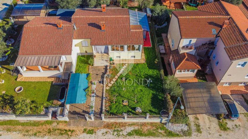 Poreč, okolica, predivna dvojna kuća s pogledom na more!