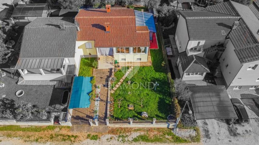 Poreč, okolica, predivna dvojna kuća s pogledom na more!