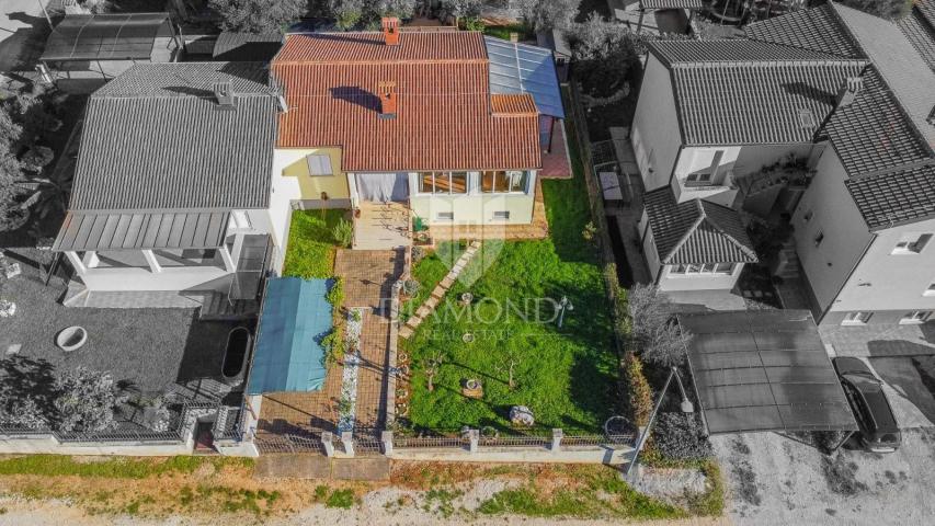 Poreč, okolica, predivna dvojna kuća s pogledom na more!