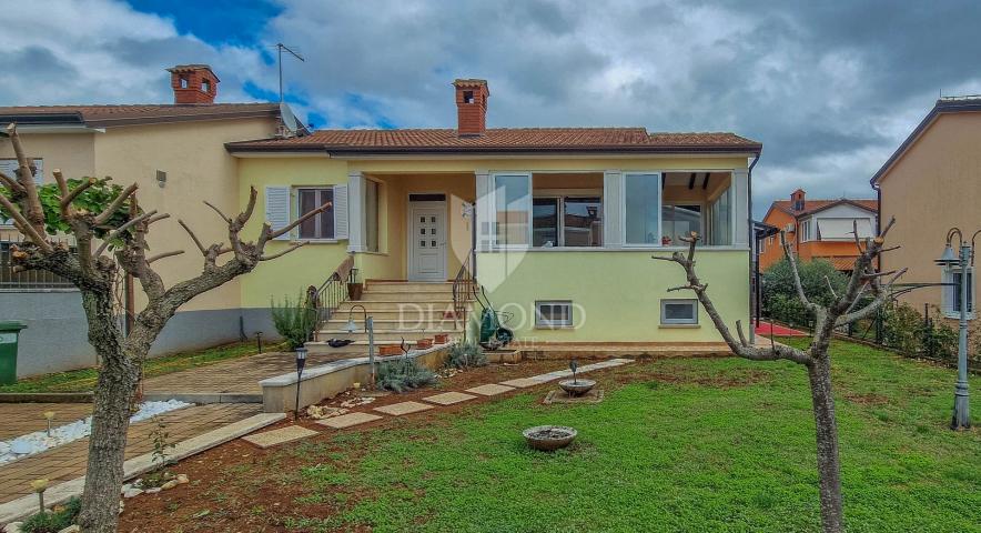 Poreč, okolica, predivna dvojna kuća s pogledom na more!