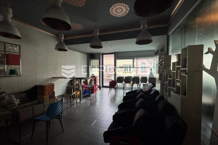 Đakovo, Centar, atraktivan poslovni prostor 45 m2