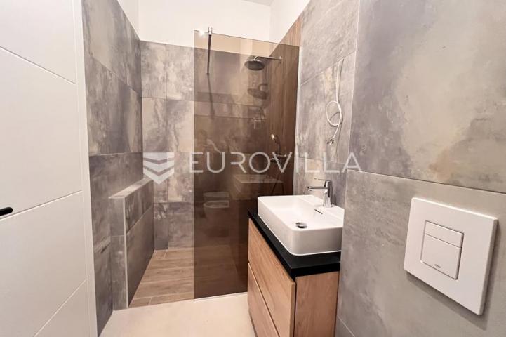 Istra, Banjole - trosoban stan u novogradnji na drugom katu, 82.17m2 s otvorenim pogledom na more