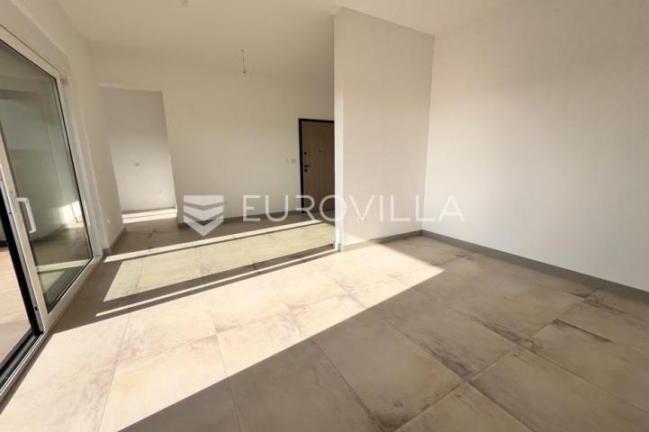 Istra, Banjole - trosoban stan u novogradnji na drugom katu, 82.17m2 s otvorenim pogledom na more