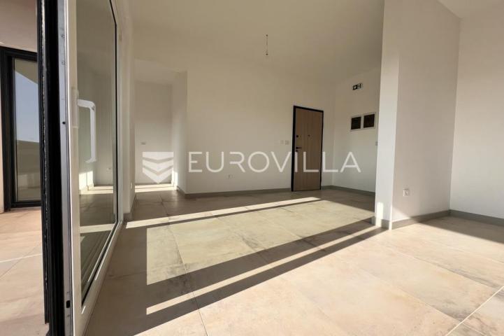 Istra, Banjole - trosoban stan u novogradnji na drugom katu, 82.17m2 s otvorenim pogledom na more