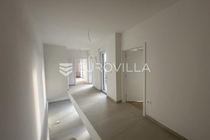 Istra, Ližnjan, dvojna kuća 150 m² s pogledom more, bazenom i uređenom okućnicom