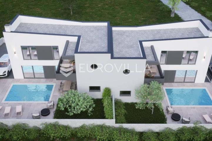 Istra, Ližnjan, dvojna kuća 150 m² s pogledom more, bazenom i uređenom okućnicom
