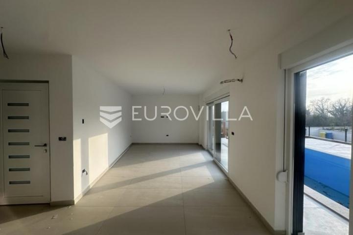 Istra, Ližnjan, dvojna kuća 150 m² s pogledom more, bazenom i uređenom okućnicom