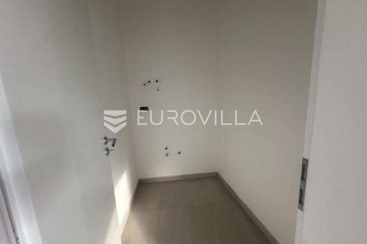 Istra, Ližnjan, dvojna kuća 150 m² s pogledom more, bazenom i uređenom okućnicom