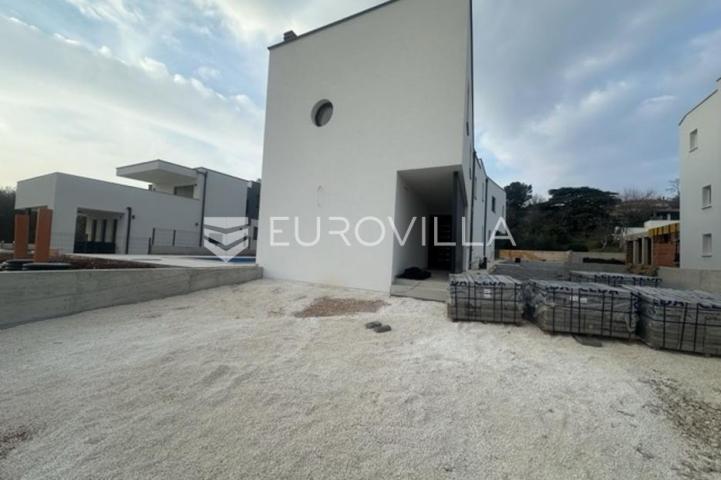 Istra, Ližnjan, dvojna kuća 150 m² s pogledom more, bazenom i uređenom okućnicom