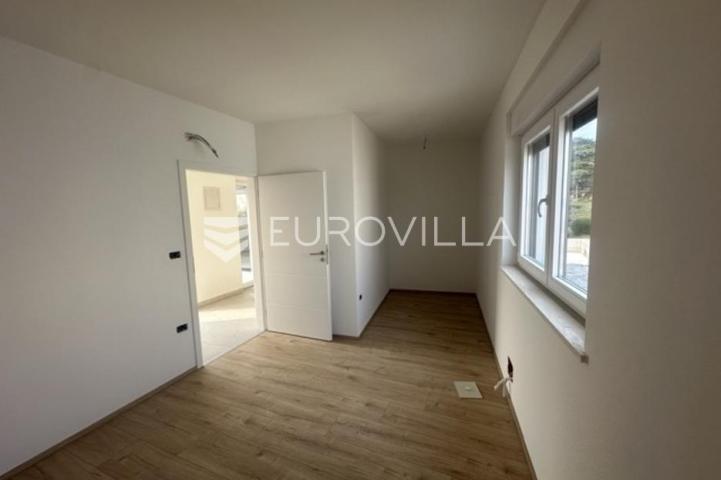 Istra, Ližnjan, dvojna kuća 150 m² s pogledom more, bazenom i uređenom okućnicom
