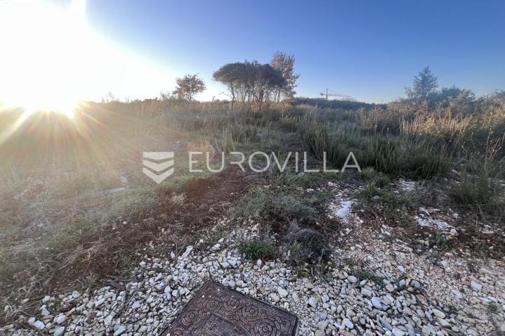 Istra, Medulin, građevinsko zemljište 715 m2