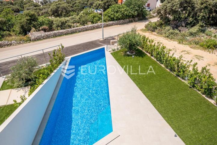 Pag, Mandre, trosoban stan u luksuznoj vili s privatnim bazenom i pogledom na more 130 m²