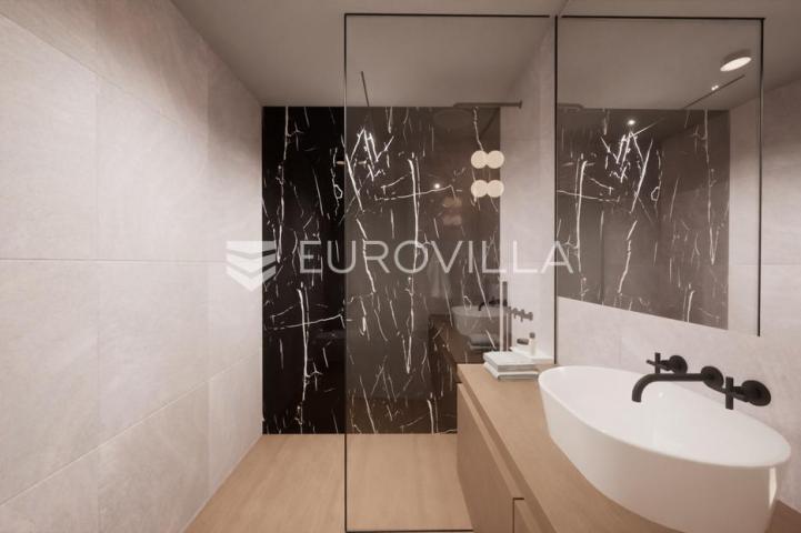 Pag, Mandre, trosoban stan u luksuznoj vili s privatnim bazenom i pogledom na more 130 m²
