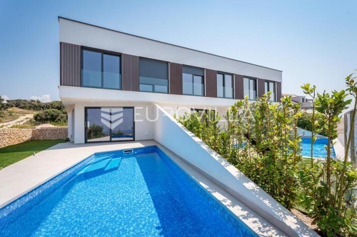 Pag, Mandre, trosoban stan u luksuznoj vili s privatnim bazenom i pogledom na more 130 m²