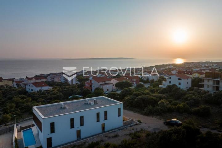 Pag, Mandre, trosoban stan u luksuznoj vili s privatnim bazenom i pogledom na more 130 m²