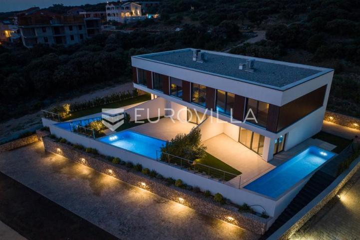Pag, Mandre, trosoban stan u luksuznoj vili s privatnim bazenom i pogledom na more 130 m²