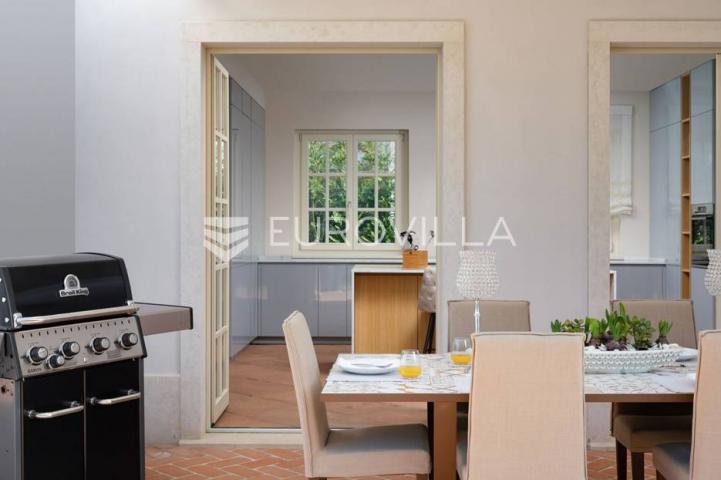  Vabriga, raskošna vila od 302 m2 sa  prekrasnim vrtom