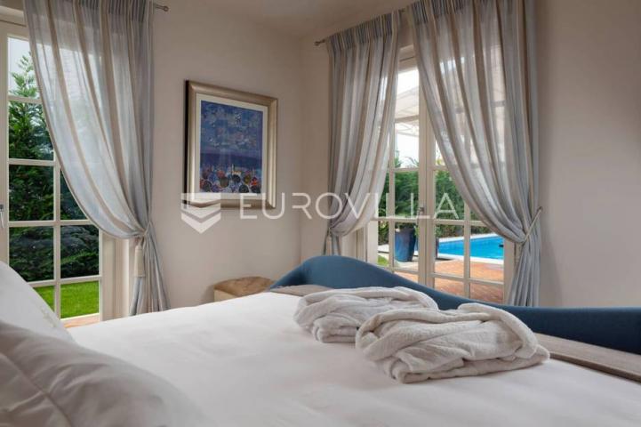  Vabriga, raskošna vila od 302 m2 sa  prekrasnim vrtom