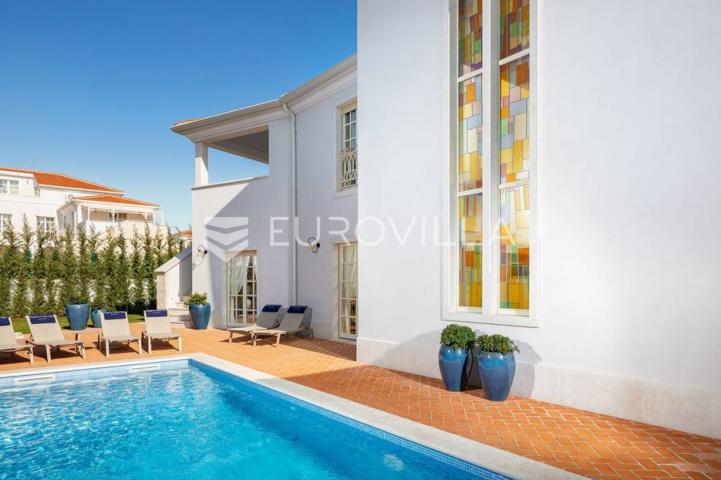  Vabriga, raskošna vila od 302 m2 sa  prekrasnim vrtom