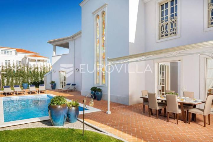  Vabriga, raskošna vila od 302 m2 sa  prekrasnim vrtom