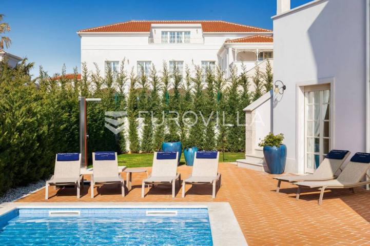  Vabriga, raskošna vila od 302 m2 sa  prekrasnim vrtom