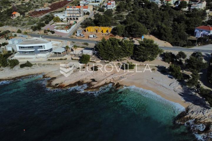 Primošten, NOVOGRADNJA, stan s vrtom, drugi red do mora, 83,26 m²