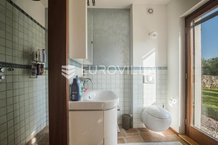 Istra, Šorići, luksuzna kamena kuća, 388 m², s bazenom i građevinskim zemljištem 4621 m²