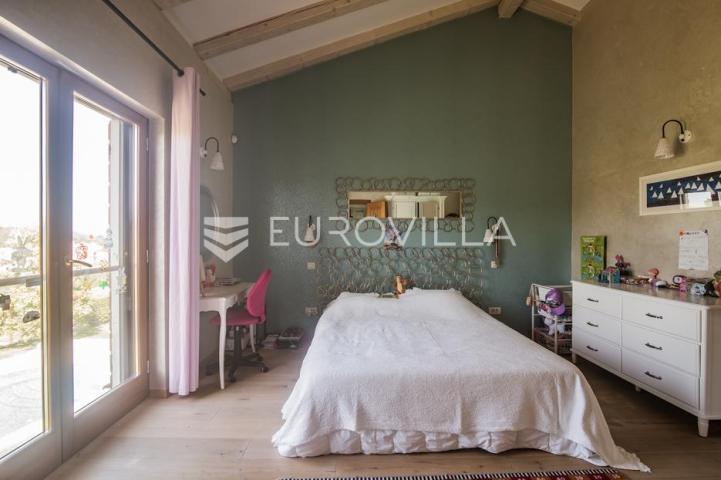 Istra, Šorići, luksuzna kamena kuća, 388 m², s bazenom i građevinskim zemljištem 4621 m²