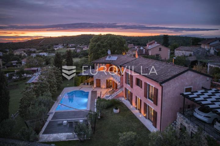 Istra, Šorići, luksuzna kamena kuća, 388 m², s bazenom i građevinskim zemljištem 4621 m²