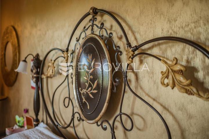 Istra, Šorići, luksuzna kamena kuća, 388 m², s bazenom i građevinskim zemljištem 4621 m²