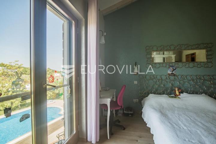 Istra, Šorići, luksuzna kamena kuća, 388 m², s bazenom i građevinskim zemljištem 4621 m²