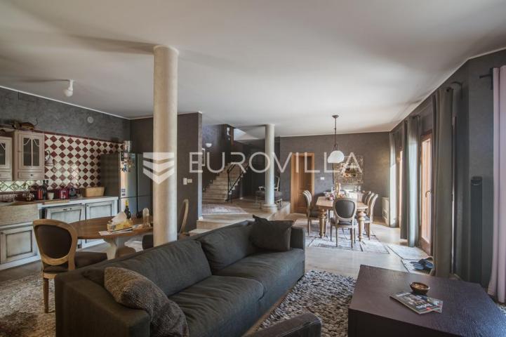 Istra, Šorići, luksuzna kamena kuća, 388 m², s bazenom i građevinskim zemljištem 4621 m²