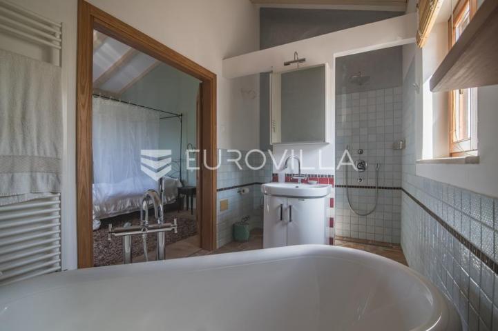 Istra, Šorići, luksuzna kamena kuća, 388 m², s bazenom i građevinskim zemljištem 4621 m²
