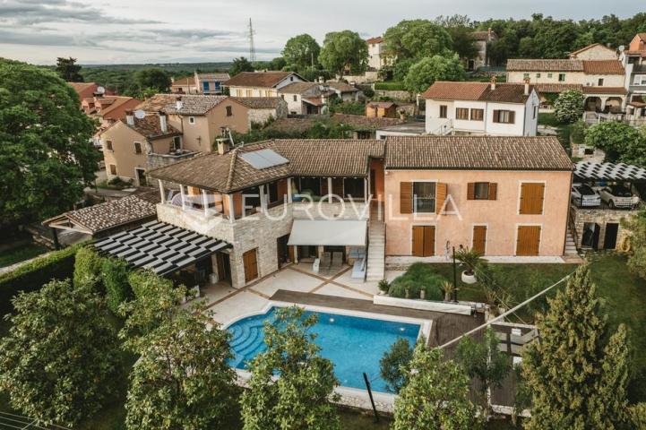 Istra, Šorići, luksuzna kamena kuća, 388 m², s bazenom i građevinskim zemljištem 4621 m²