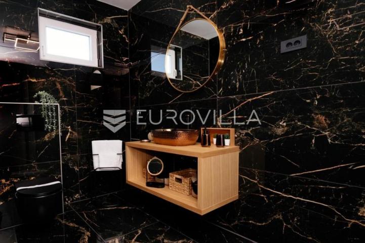 Istra, Pula, predivna villa s bazenom na mirnoj lokaciji 
