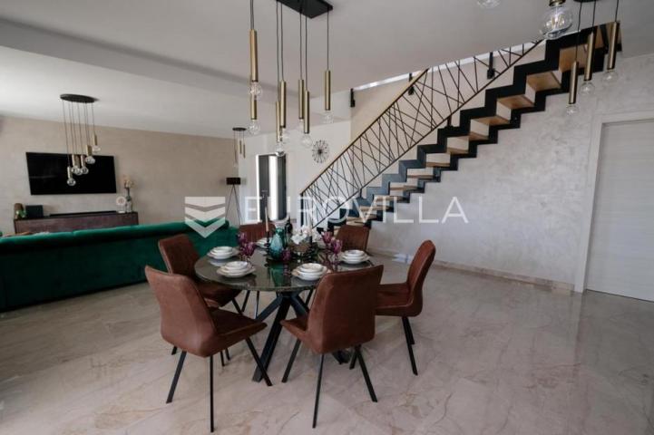 Istra, Pula, predivna villa s bazenom na mirnoj lokaciji 