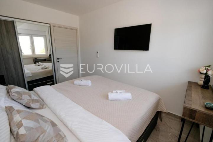Istra, Pula, predivna villa s bazenom na mirnoj lokaciji 