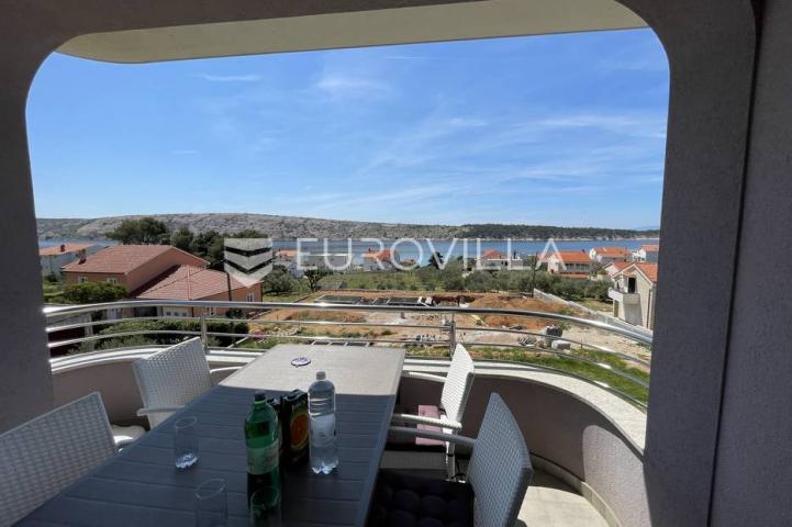 Otok Rab, Barbat, trosoban stan na 2. katu veličine 105 m²