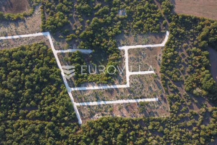 Vodnjan, Mandriol, poljoprivredna parcela s putem 478 m², 900 m od mora