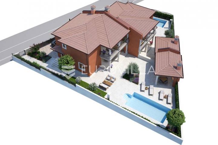 Istra, Momjan, Dvojna kuća s bazenom, 178m2