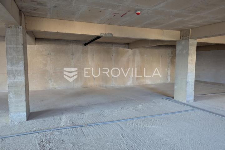 Split, Mejaši, roh-bau poslovni prostor ukupne površine 169 m2