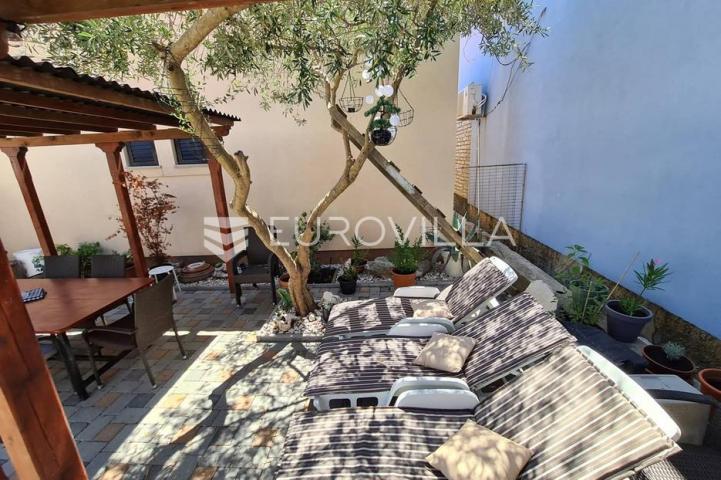 Zadar, Privlaka, moderna kuća sa tri apartmana u blizini mora