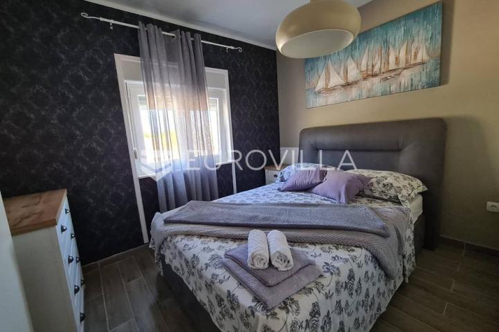 Zadar, Privlaka, moderna kuća sa tri apartmana u blizini mora