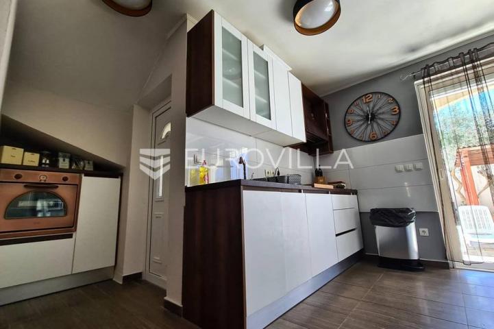 Zadar, Privlaka, moderna kuća sa tri apartmana u blizini mora