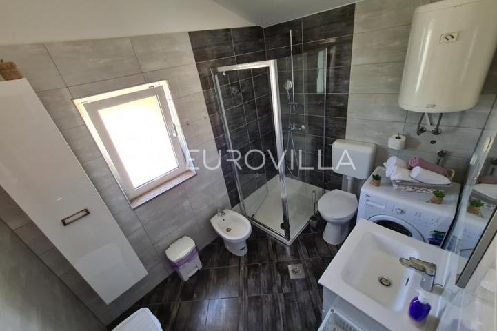 Zadar, Privlaka, moderna kuća sa tri apartmana u blizini mora