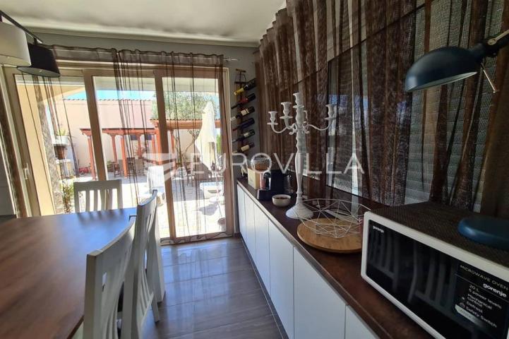 Zadar, Privlaka, moderna kuća sa tri apartmana u blizini mora