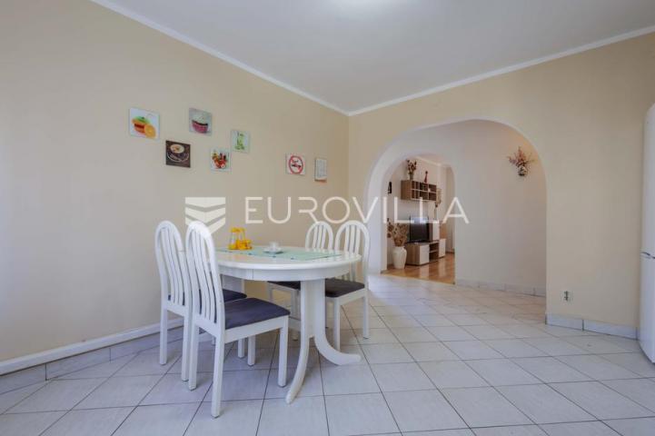 Istra, Pula, kuća s dva stana