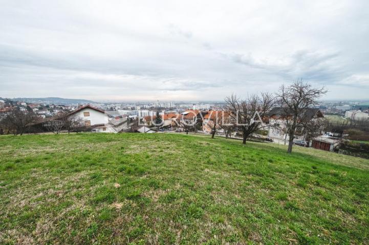 Zagreb, Gajnice, građevinsko zemljište sa starom kućom 6432 m2