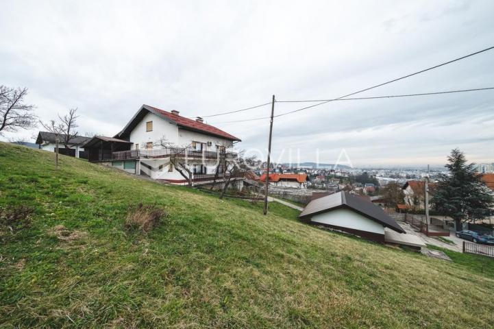 Zagreb, Gajnice, građevinsko zemljište sa starom kućom 6432 m2